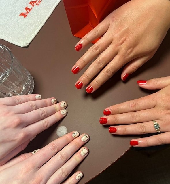 Festive Mani Press Pop Up